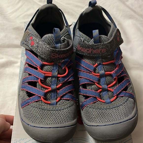 Girls size 13 sketchers sandales. - Picture 4 of 5